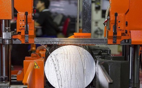 房县立式金属带锯床切削出现跑带故障解决方法！